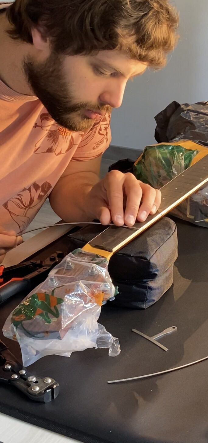 Atelier de lutherie guitare et basse électrique en province de Luxembourg — réglage de précision